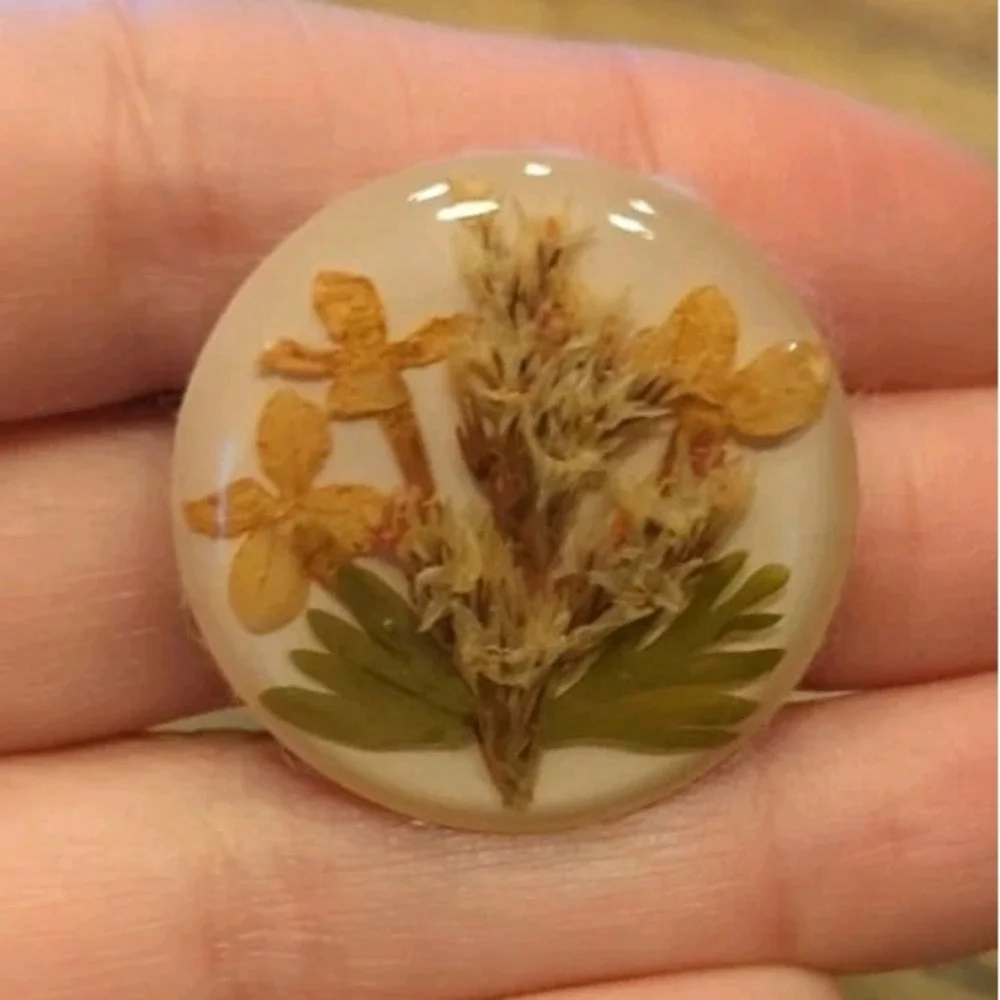 Multicolor Dried Floral in Clear Resin Round Brooch Pin Vintage Handmade Signed